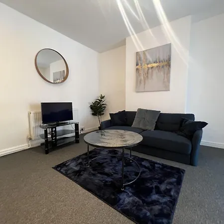Сasa de vacaciones - 4 Beds - Sleeps 7 - For Groups - Garden