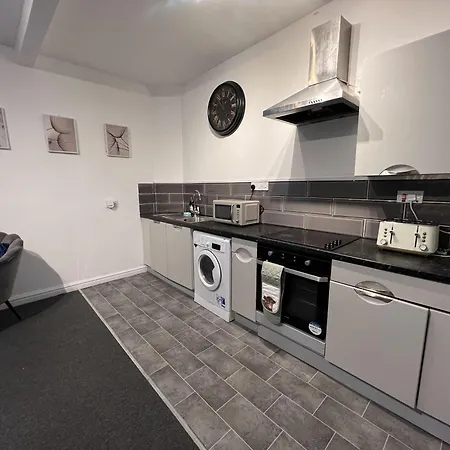 - 4 Beds - Sleeps 7 - For Groups - Garden *