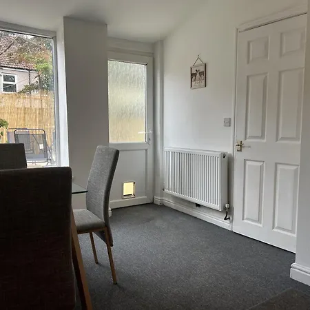 - 4 Beds - Sleeps 7 - For Groups - Garden * Bristol