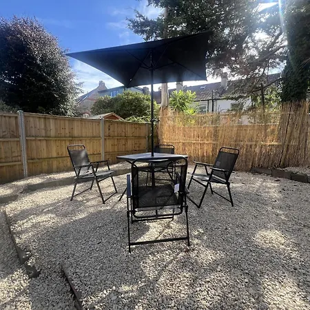 - 4 Beds - Sleeps 7 - For Groups - Garden Nyaraló Bristol