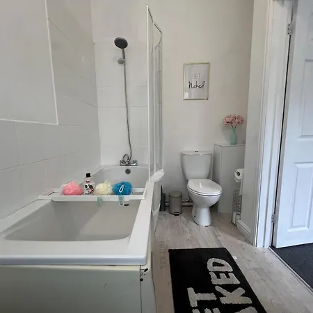 Сasa de vacaciones - 4 Beds - Sleeps 7 - For Groups - Garden Bristol