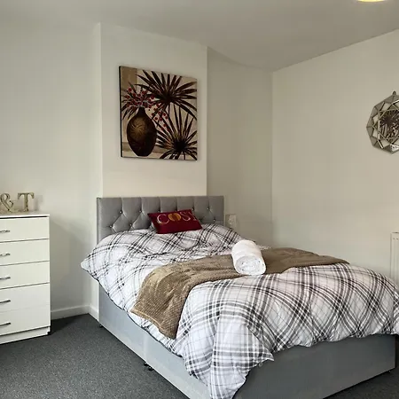 Nyaraló - 4 Beds - Sleeps 7 - For Groups - Garden
