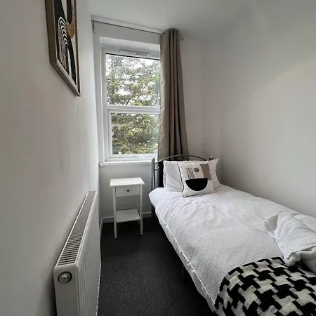 - 4 Beds - Sleeps 7 - For Groups - Garden Nyaraló Bristol