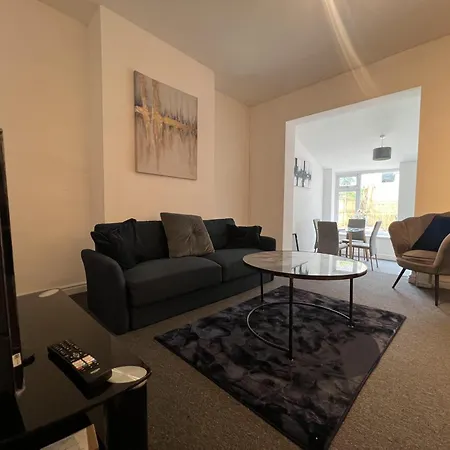 Nyaraló - 4 Beds - Sleeps 7 - For Groups - Garden *