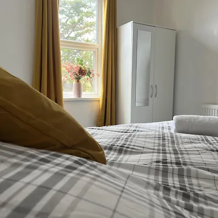 Будинок відпочинку - 4 Beds - Sleeps 7 - For Groups - Garden Бристоль